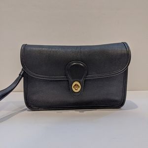 [SOLD] Vintage Coach Pebbled Leather Turnlock Clutch